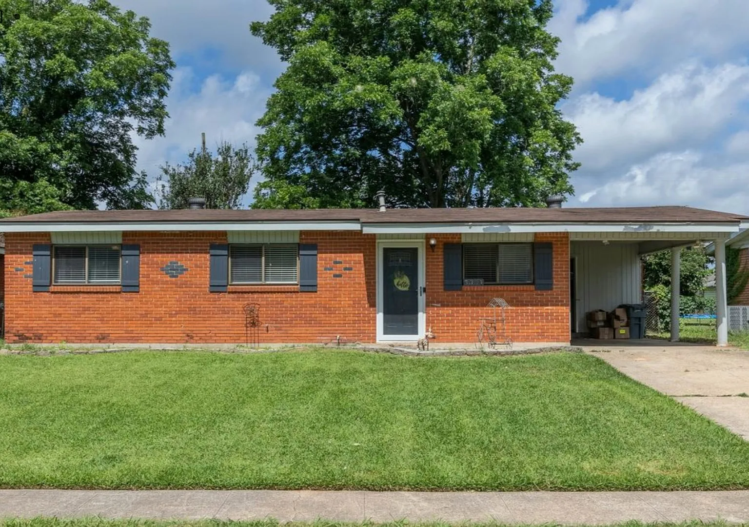 3 bed, 1013 sqft, $1,450 — Photo 1
