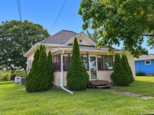 1400 SE 2nd Ave, Aledo, IL 61231