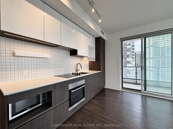 950 Portage Pkwy #3006, Vaughan, ON L4K 0J7
