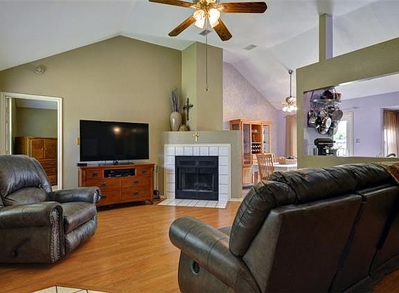 3rd image of 2305 Belton Dr