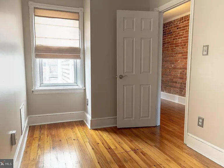 1613 Laurel St — Photo 12