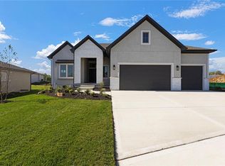 11236 S Sunray Dr, Olathe, KS 66061