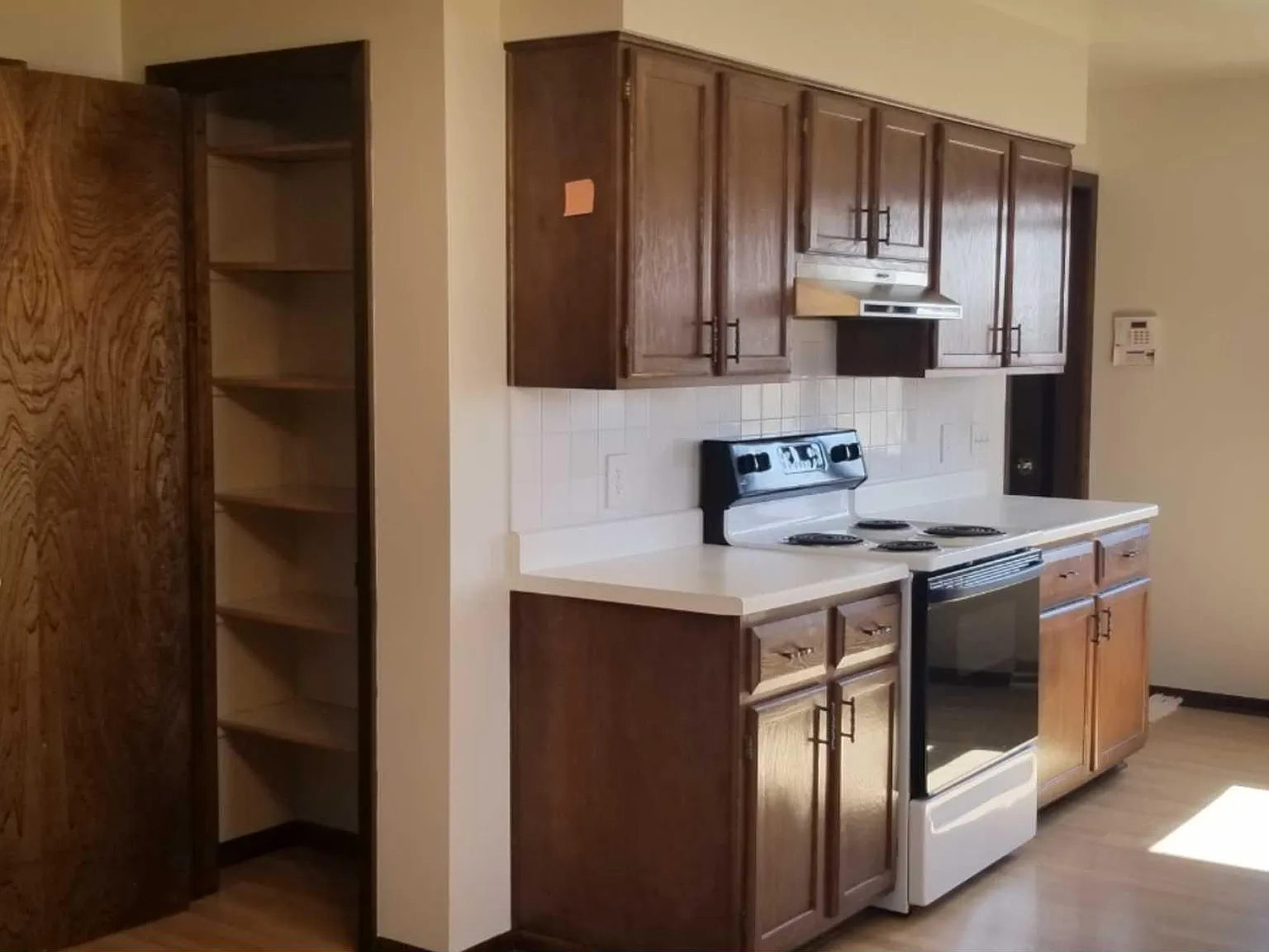 3 bed, 1.5 bath, 2200 sqft, $1,850 — Photo 3