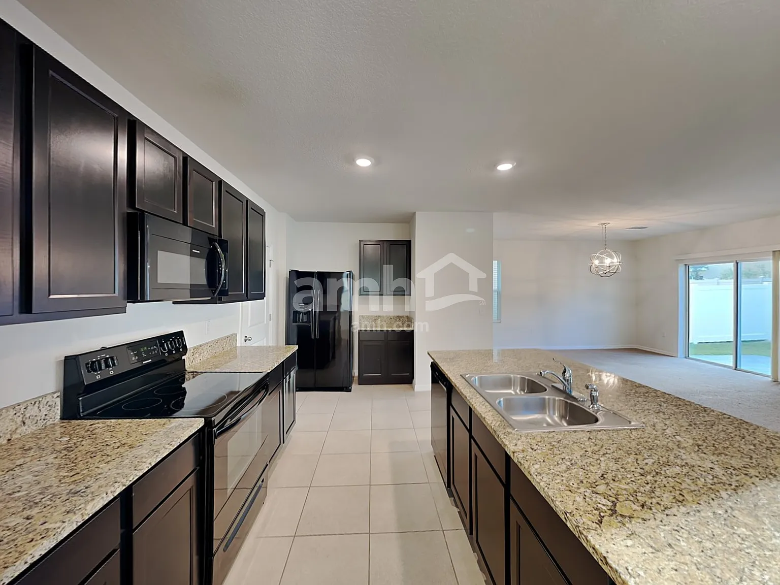 4 bed, 2.5 bath, 2260 sqft, $2,680 — Photo 3