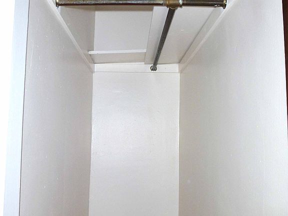 2nd image of 2012 Baxterly Ave APT 9