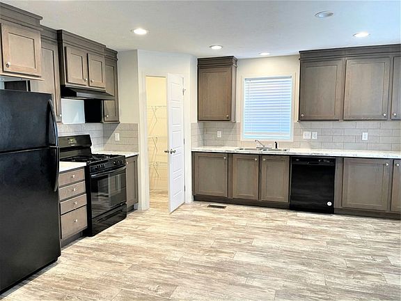 4th image of 248 Canary Dr