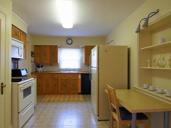 63 Miner Avenue, Waterford, CT - Kitchen