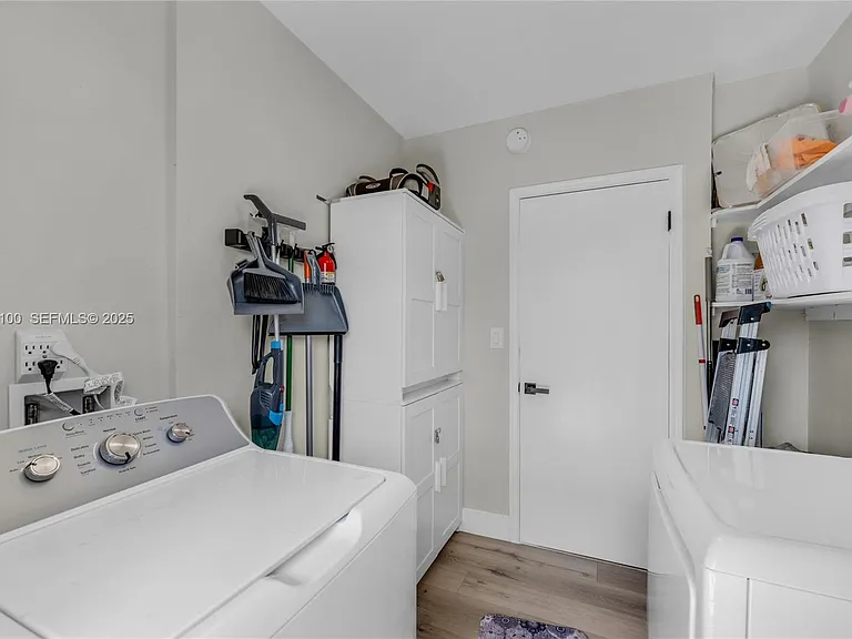 1204 NE 7th St — Photo 30