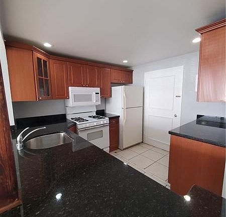 3rd image of 2175 NE 170th St APT 105