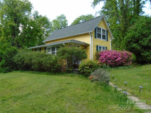 85 Pennwood Ln, Hendersonville, NC 28739