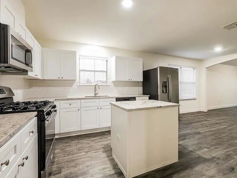 16106 Majestic Glen Ln — Photo 11