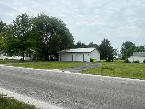 611 East Streer, Manchester, IL 62663