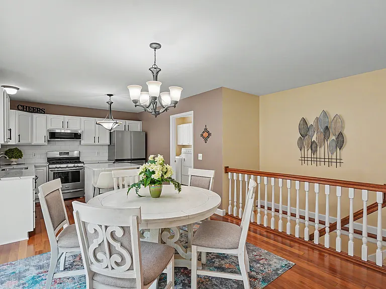 4 Carriage Crossing Ct — Photo 5