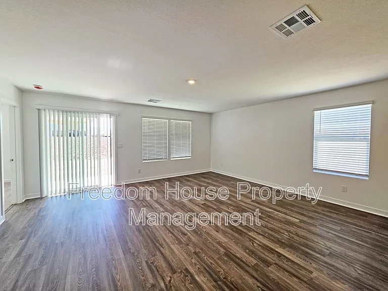 660 E Huyana Wind Dr — Photo 32