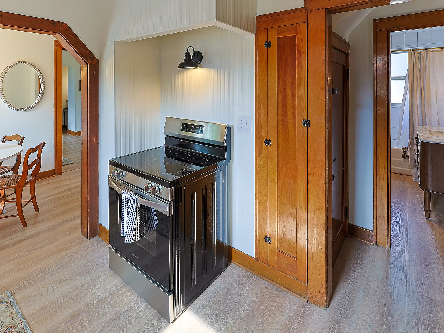 3 bed, 1.5 bath, 1274 sqft, $1,800 — Photo 3
