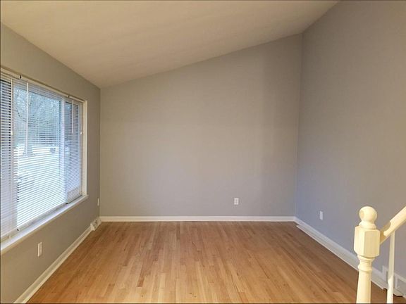4th image of 181 W Lawrence Ave