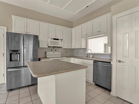 2nd image of 3042 Wynstone Dr
