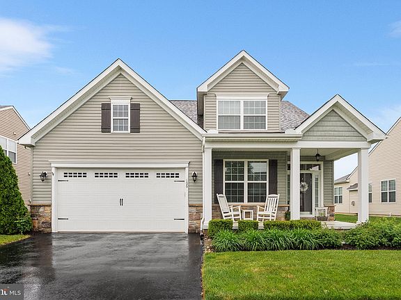 2nd image of 606 Garden Gate Dr