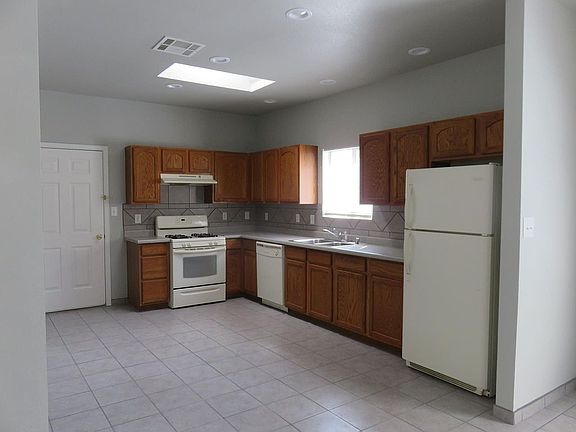 3rd image of 1625 Juniper Ave