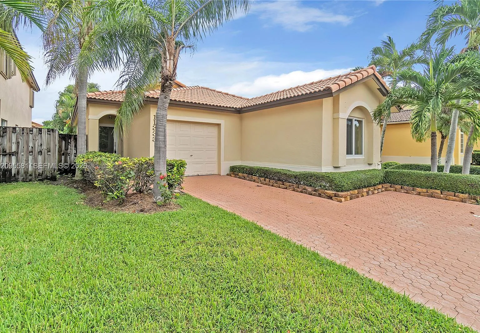 Doral Landings East — Photo 2