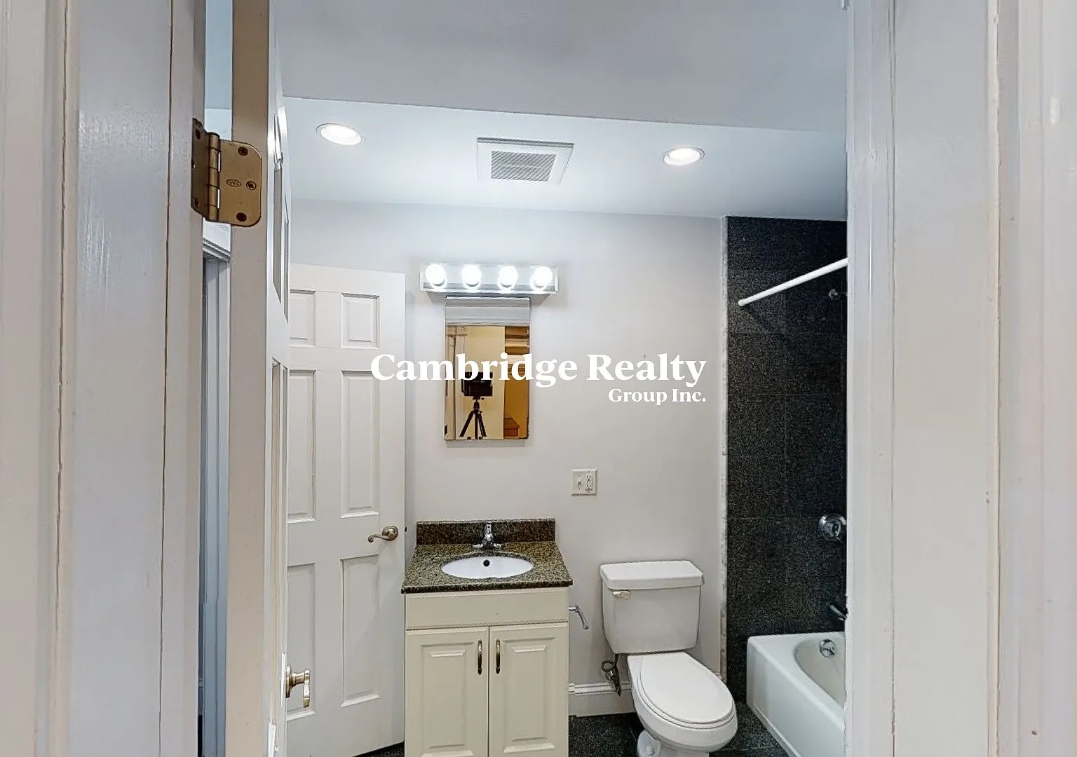 1 bed, 1.0 bath, 700 sqft, $2,295 — Photo 4