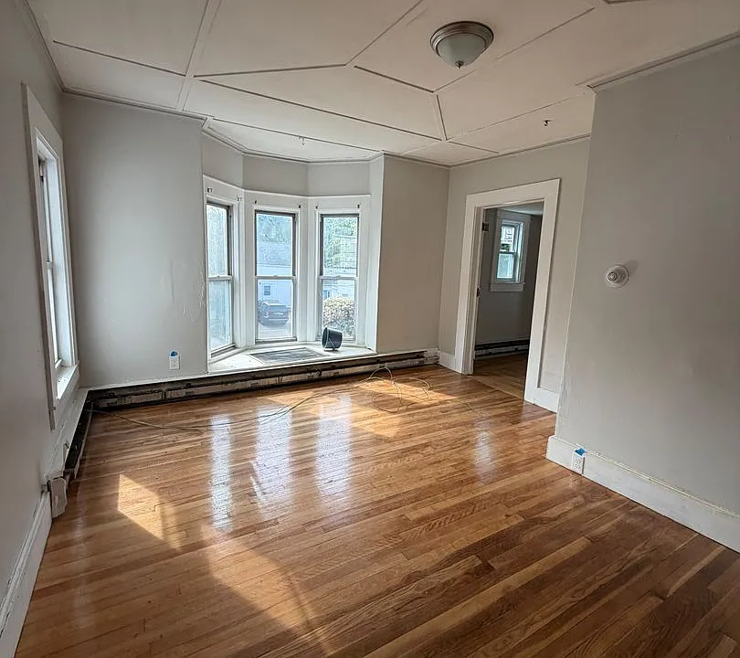 804 E Main St