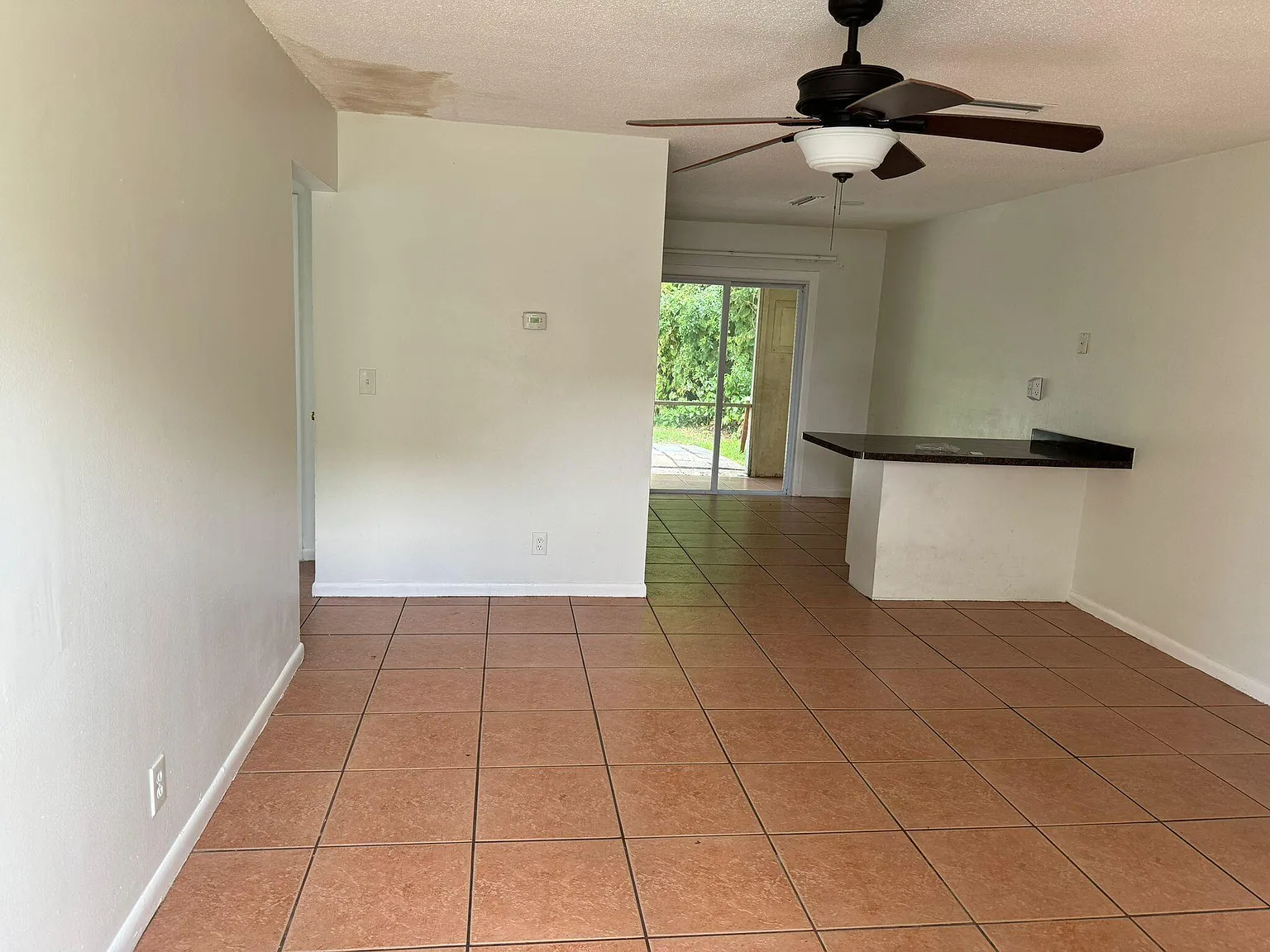 2 bed, 1.0 bath, 930 sqft, $2,000 — Photo 2