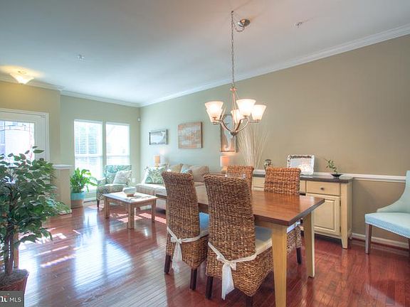 3rd image of 706 Shady Creek Ct