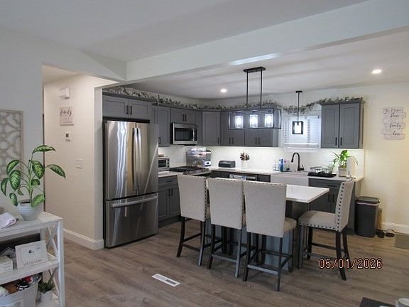3rd image of 107 Alva St
