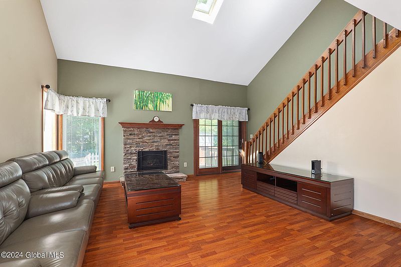 3rd image of 12 Green Meadow Drive