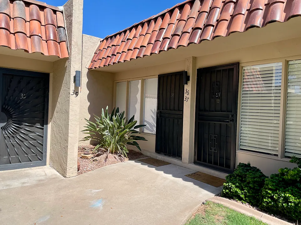 1320 E Bethany Home Rd #36