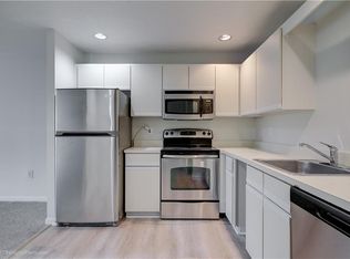 3524 W Shore Rd APT 901, Warwick, RI 02886