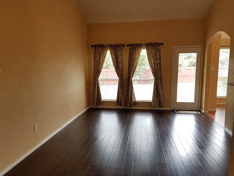 422 Cypress St — Photo 4