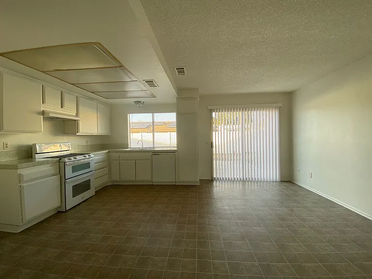 1421 Padua Ave — Photo 11