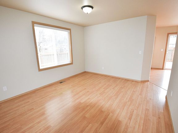 5th image of 16928 123rd Ave E