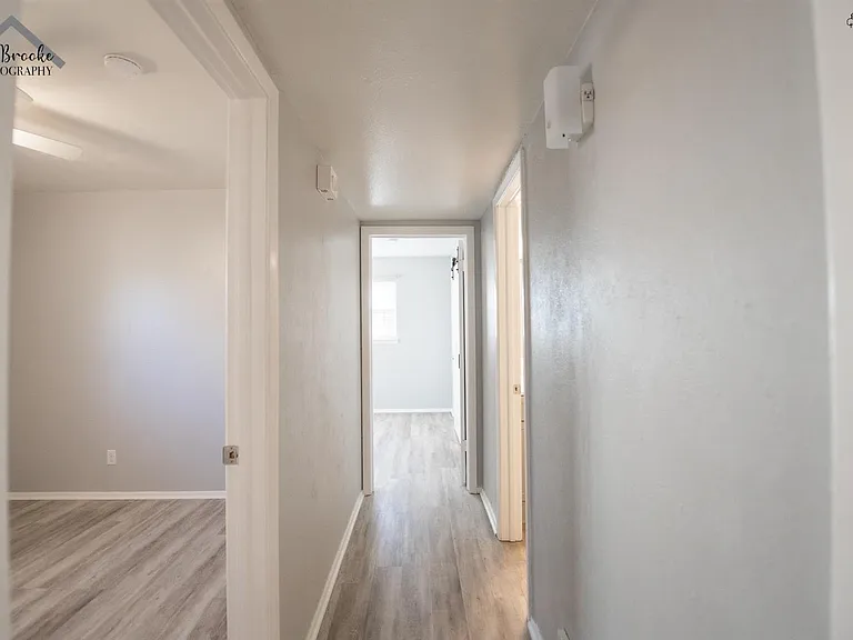 1020 W Cornelia Ave — Photo 24