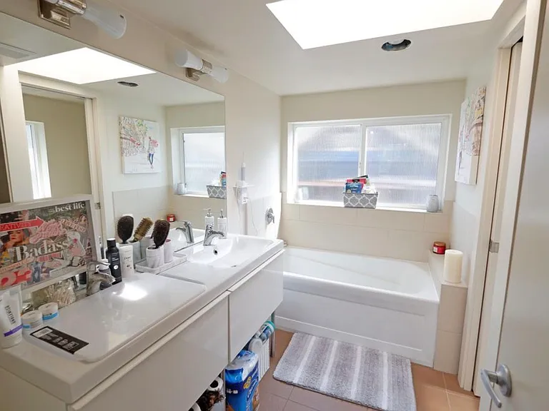40 Florentia St #A — Photo 8