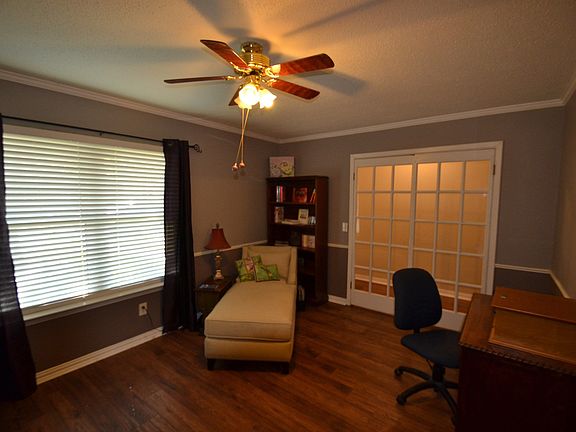 3rd image of 410 Briarwood Dr
