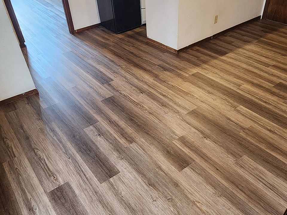 1st image of 923 E Blue Earth Ave