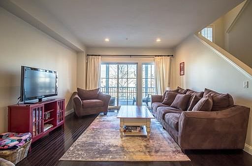 2nd image of 57 Parkview St