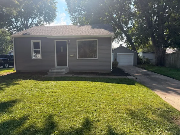 310 E 21st St S, Newton, IA 50208