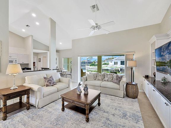 3rd image of 324 Capistrano Ct