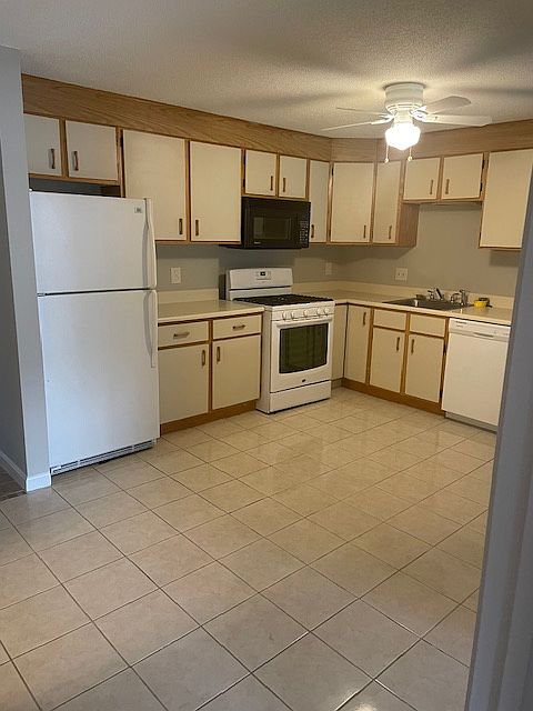 1st image of 3 New Haven Dr APT 203