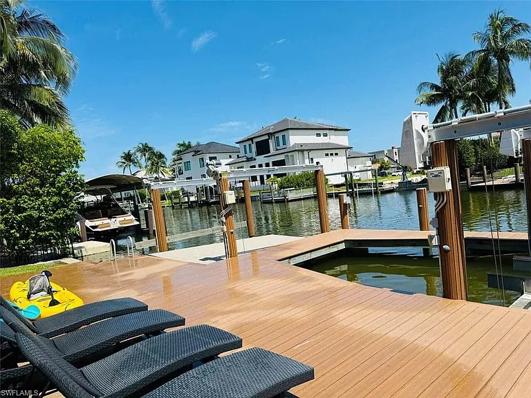 437 Trade Winds Ave — Photo 32