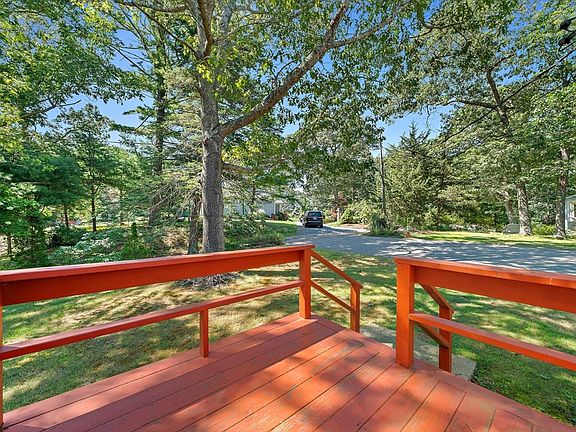 5th image of 118 Manomet Ave