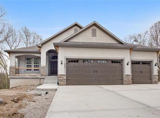 1112 SW Crabtree Cir, Oak Grove, MO 64075