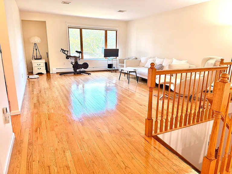372 Chestnut St — Photo 12