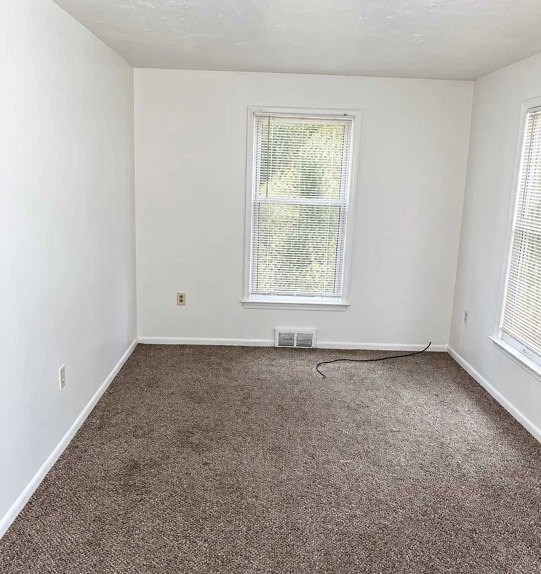3 bed, 971 sqft, $1,575 — Photo 4