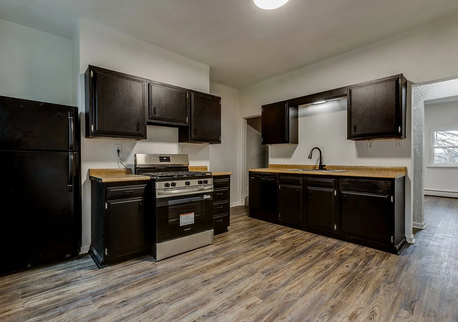 Available NOW - Updated 3 Bedroom Home in the South Side Slopes! — Photo 2