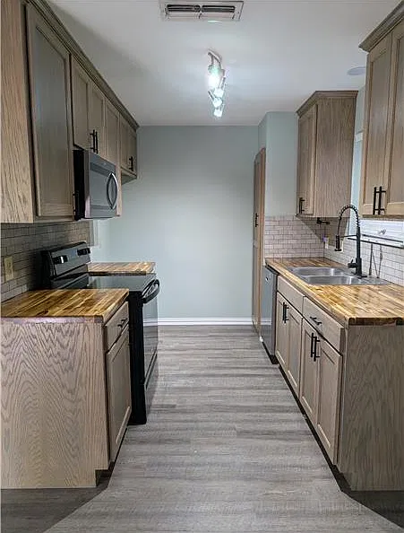 3 bed, 1941 sqft, $1,800 — Photo 2